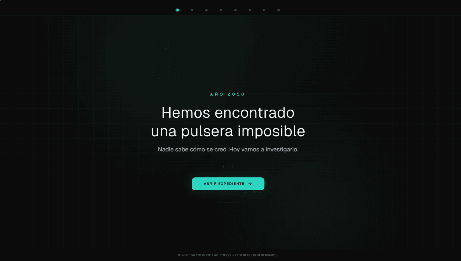 Pantalla de La Pulsera del Futuro con el mensaje “Año 2050 · Hemos encontrado una pulsera imposible”.