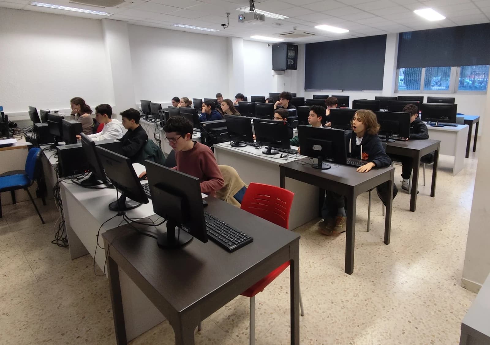 Jóvenes durante una inmersión anterior de Talentmood 360 en ENTI-UB.